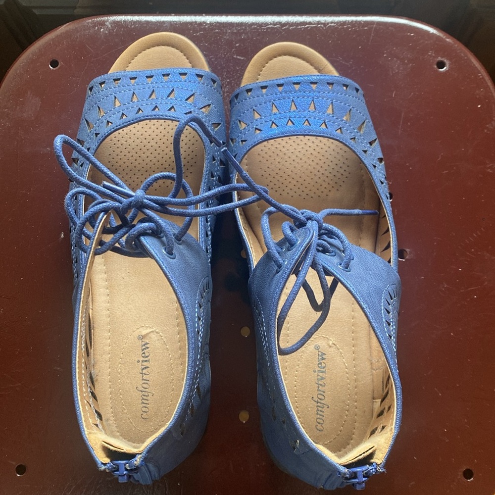 Comfortview. Women's Cutout Sandals - Navy. Size 10 - Picture 3 of 11